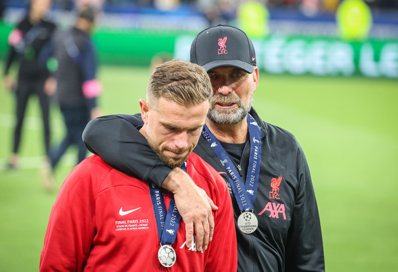 Jurgen Klopp, stjóri Liverpool ásamt Jordan Henderson fyrirliða liðsins eftir leikinn í kvöld.