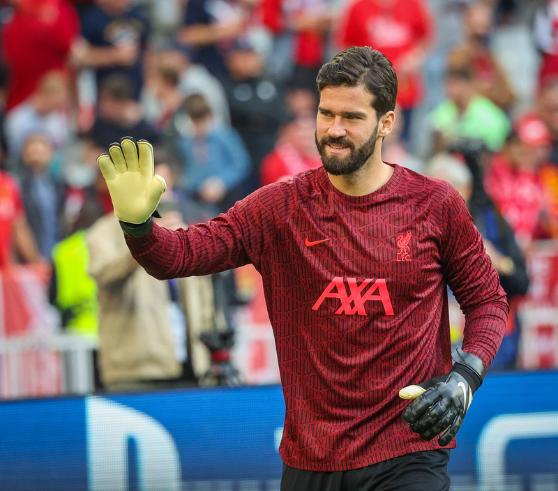 Sjáðu atvikið: Alisson og Milner björguðu á lokamínútunum