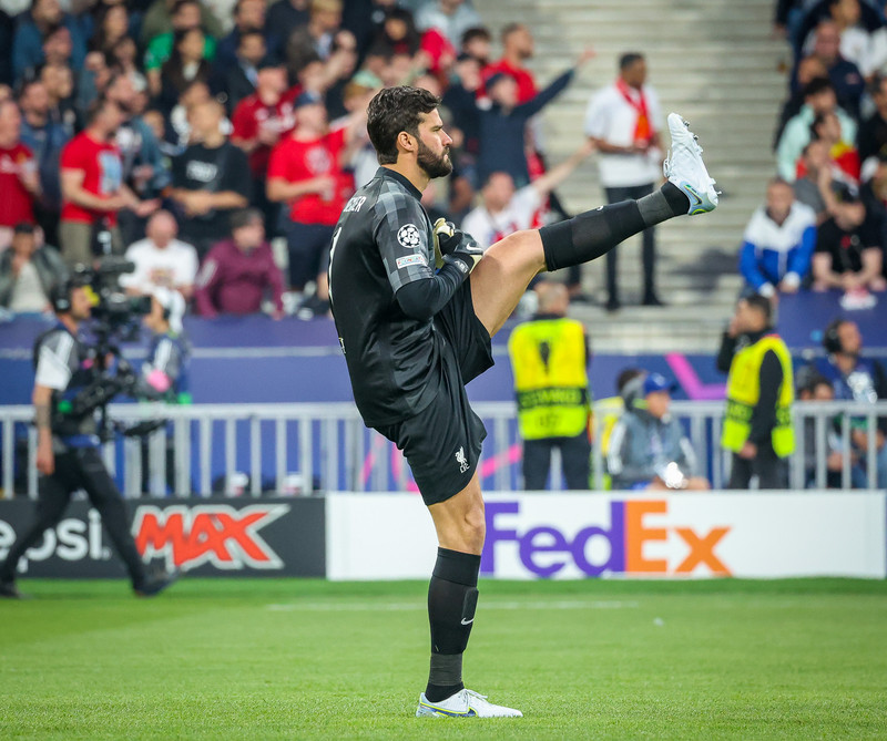 <b>Markvörður: Alisson (Liverpool)</b> - Er einn af fimm bestu markvörðum heims að mati Crooks. Var öflugur í 2-1 sigrinum gegn Tottenham í dag.