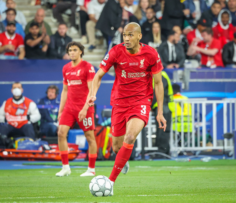 Fabinho og Trent Alexander-Arnold í bakgrunni