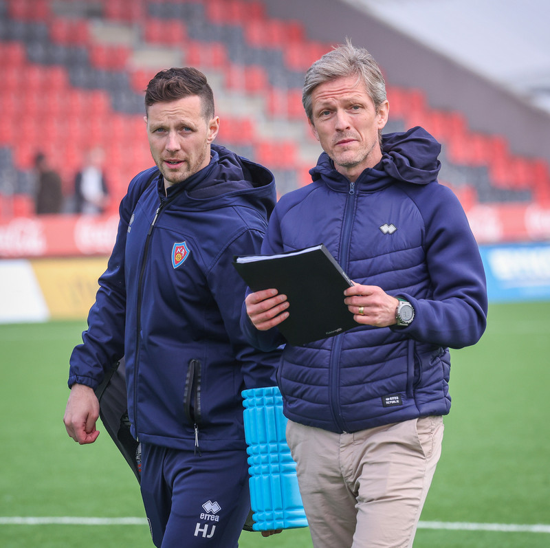 Arnar Grétarsson er hættur með KA og tekur Hallgrímur við búinu
