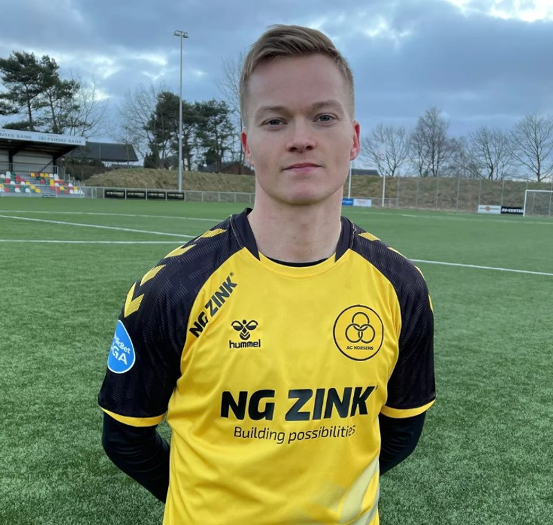 Aron hjálpaði Horsens að fara upp úr B-deildinni í vor og hefur byrjað frábærlega í Superliga. Horsens er í 9. sæti deildarinnar.