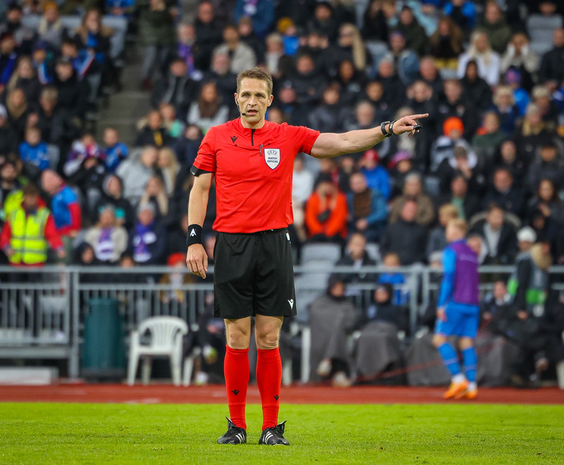 Craig Pawson dæmdi viðureignina.