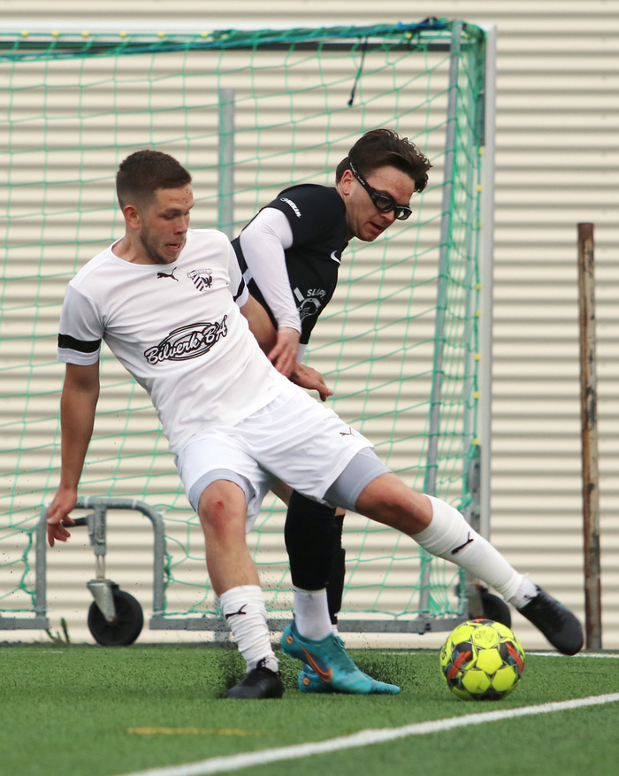 Reynir Freyr Sveinsson fékk þrjú gul með Árborg í sumar