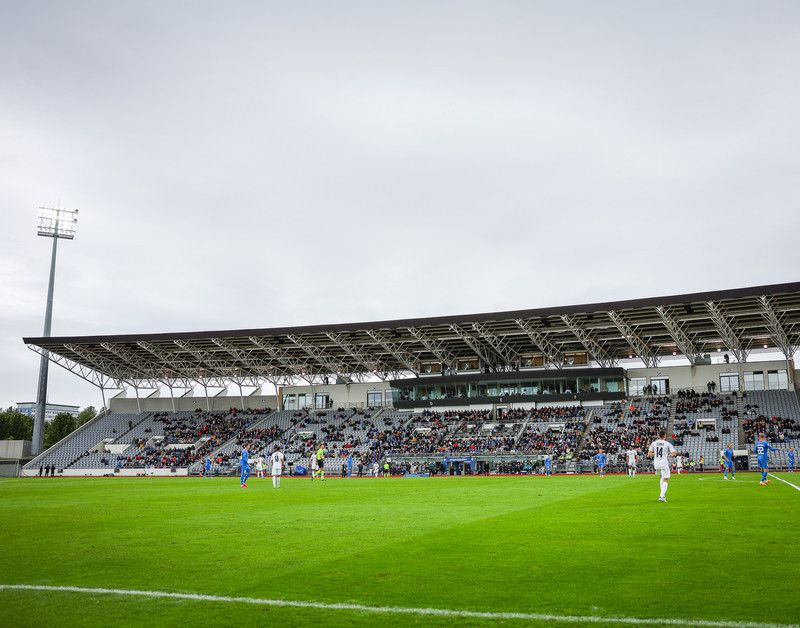 KSÍ var tilbúið að fresta framkvæmdum en UEFA treysti ekki vellinum