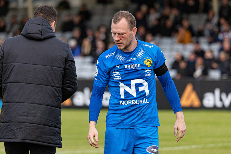 Myndir: Árni Snær fékk stóran skurð í andliti gegn KR