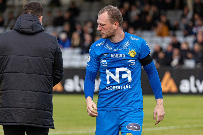 Myndir: Árni Snær fékk stóran skurð í andliti gegn KR