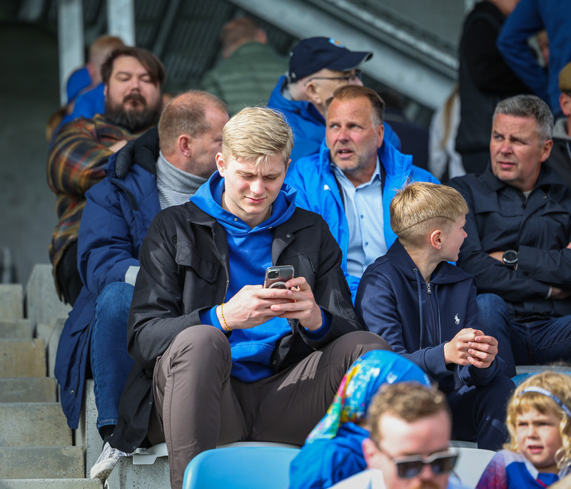 Viktor Gísli á fótboltaleik hjá Fram.