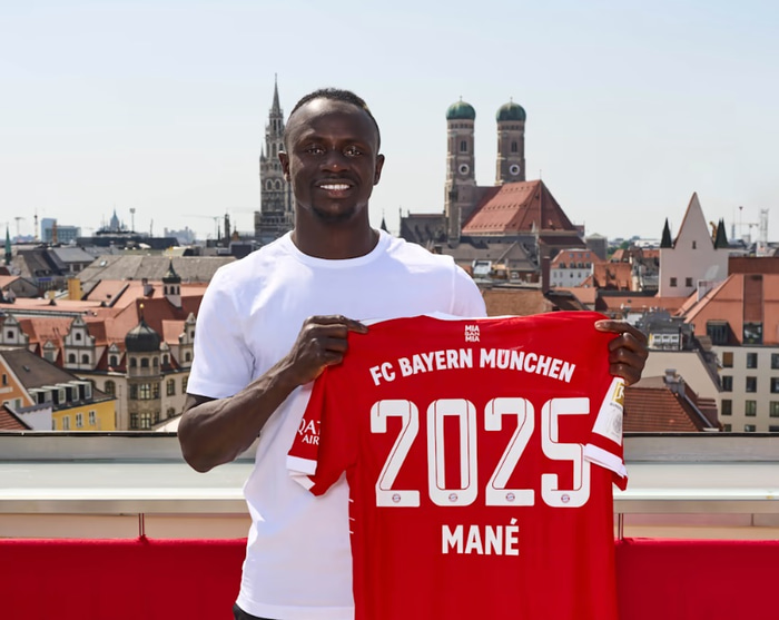 Sadio Mane skrifaði undir til 2025.