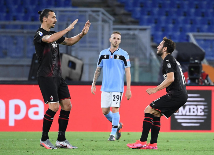 Zlatan Ibrahimovic og Hakan Calhanoglu voru fínir félagar hjá Milan