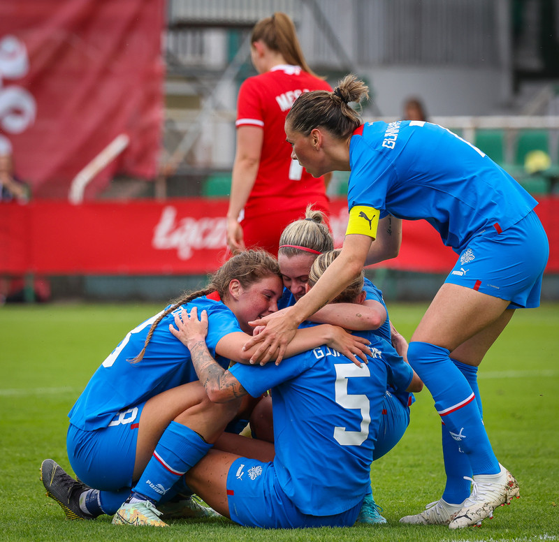 Myndir sem sýna sterku liðsheildina sem er í íslenska liðinu