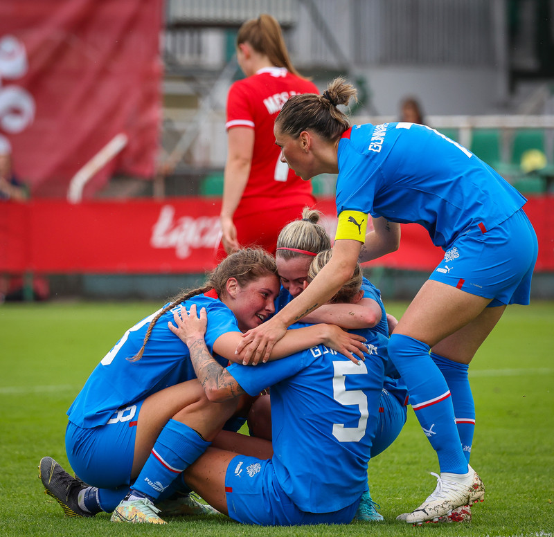 Myndir sem sýna sterku liðsheildina sem er í íslenska liðinu
