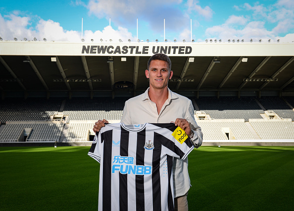 Miðvörðurinn Sven Botman er mættur til Newcastle.