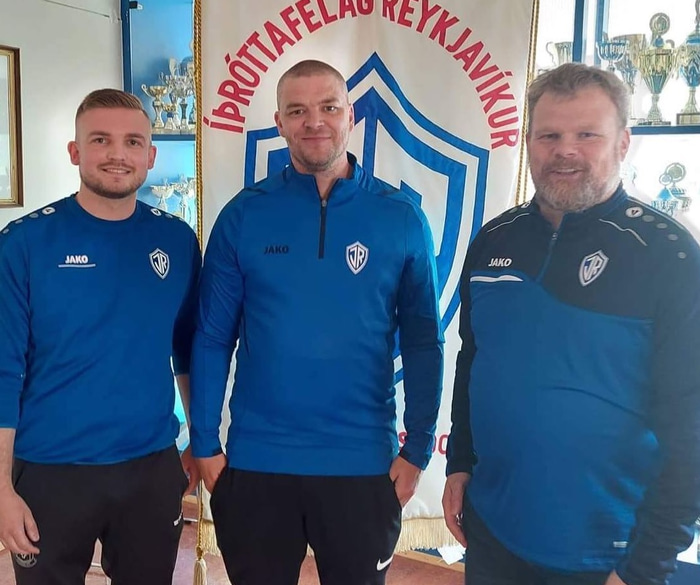 Árni Freyr Guðnason (fyrir miðju) er nýr þjálfari ÍR.
