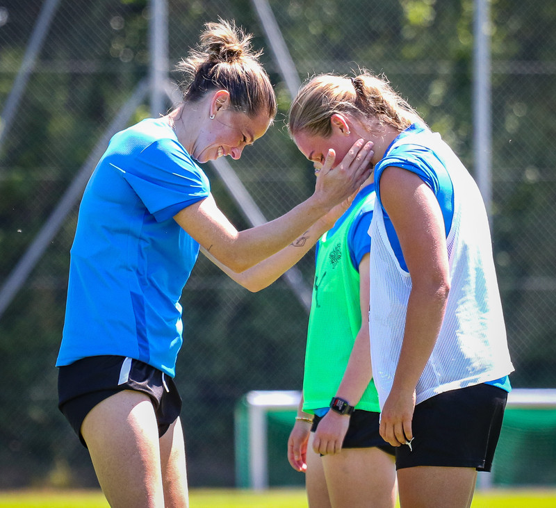 Sara Björk Gunnarsdóttir og Alexandra Jóhannsdóttir, tveir frábærir miðjumenn.