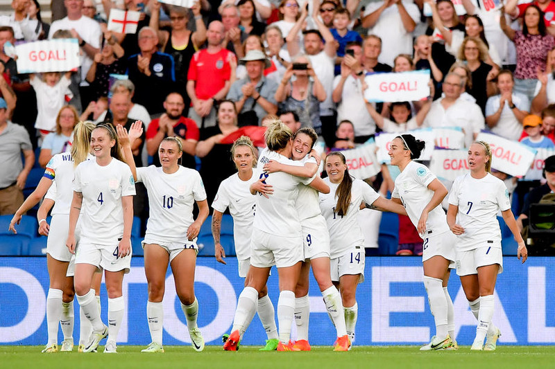 England mun leika til úrslita á EM á sunnudag.
