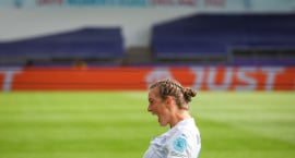 Karólína Lea tapaði veðmáli gegn Gylfa frænda sínum
