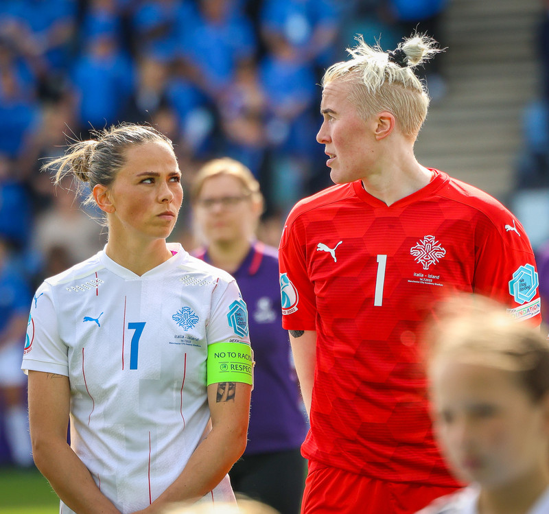 Sara Björk Gunnarsdóttir, landsliðsfyrirliði, og markvörðurinn Sandra Sigurðardóttir.