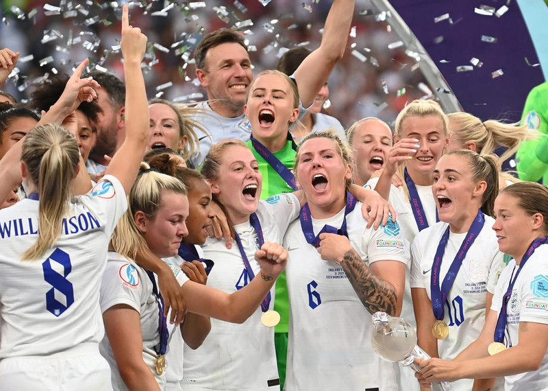England lyfti gullinu á EM í sumar.
