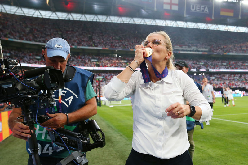 Segir að England verði að fara með Englandi á HM