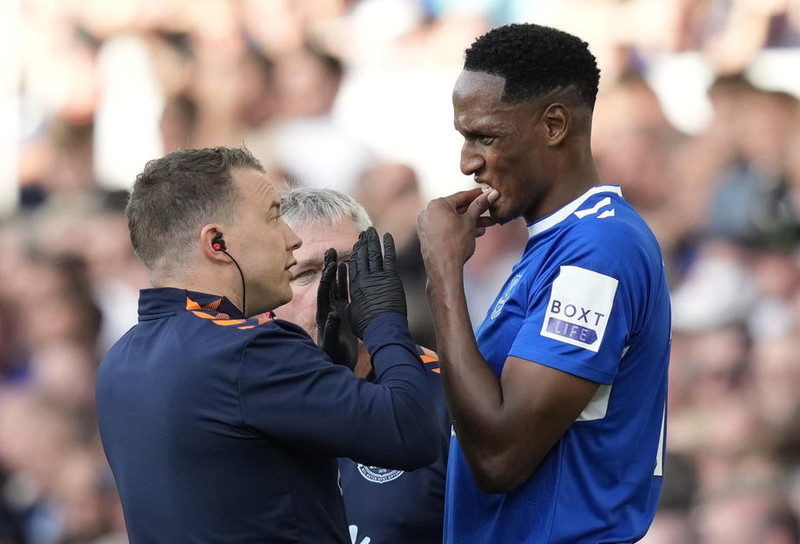Yerry Mina er 27 ára landsliðsmaður Kólumbíu. Hann hefur spilað 91 leik frá komu sinni til Everton fyrir fjórum árum. Mina kostaði 30 milljónir evra þegar Everton keypti hann af Barcelona.