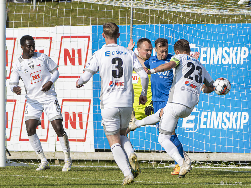 <b>Twitter</b> - Taka niður tjaldið og ná áttum