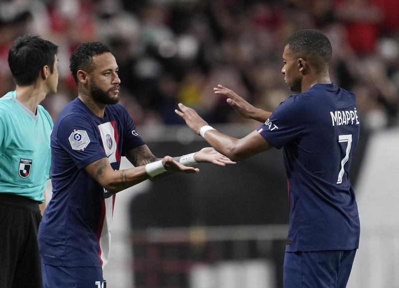 Kylian Mbappe og Neymar byrja báðir hjá PSG