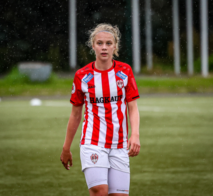 Katla Tryggvadóttir er á meðal leikmanna í U19 landsliðinu.