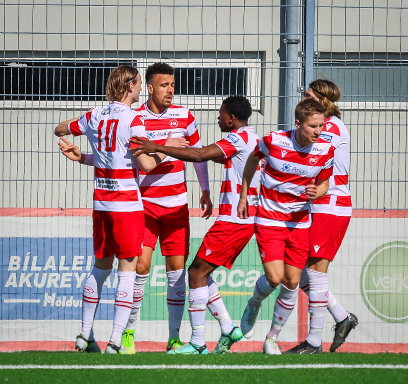 HK-ingar fagna marki með Bruno.