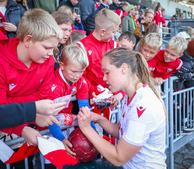 Lára Kristín Pedersen leggur skóna á hilluna (Staðfest)