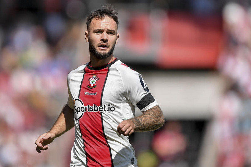 Southampton lánar Armstrong til WBA (Staðfest)