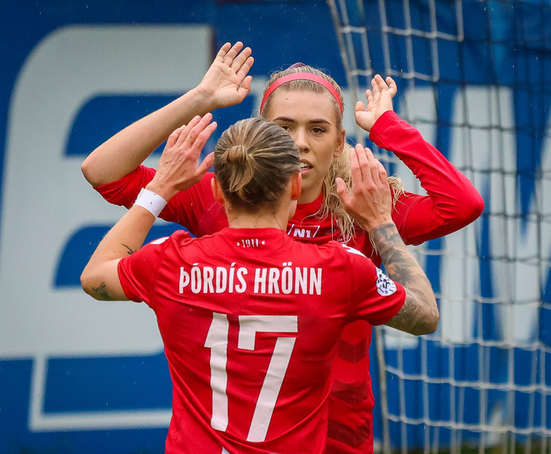 Ásdís Karen og Þórdís Hrönn fagna marki.
