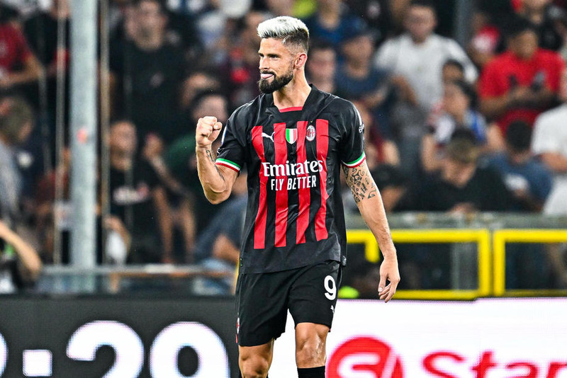 Olivier Giroud og hans menn í Milan spila við Chelsea