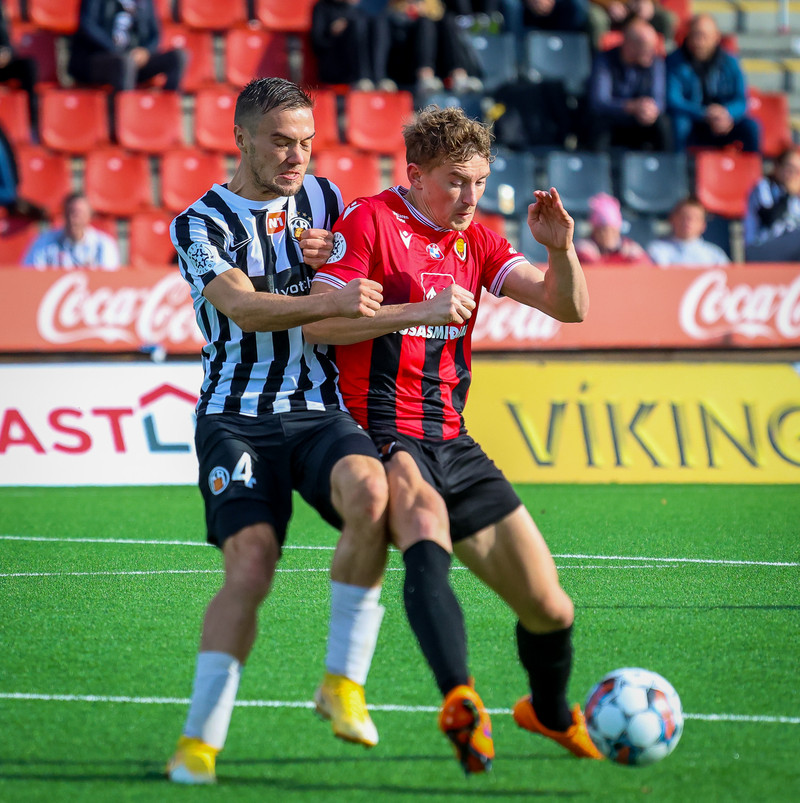 Hallur Hansson frá í níu til tólf mánuði