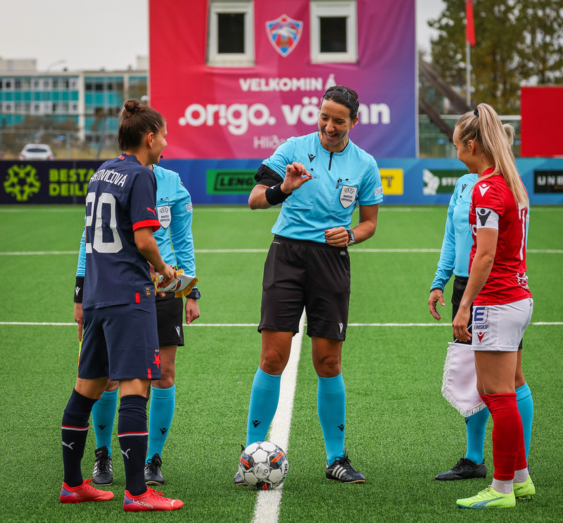 Myndaveisla: Naumt tap hjá Val gegn Slavia Prag