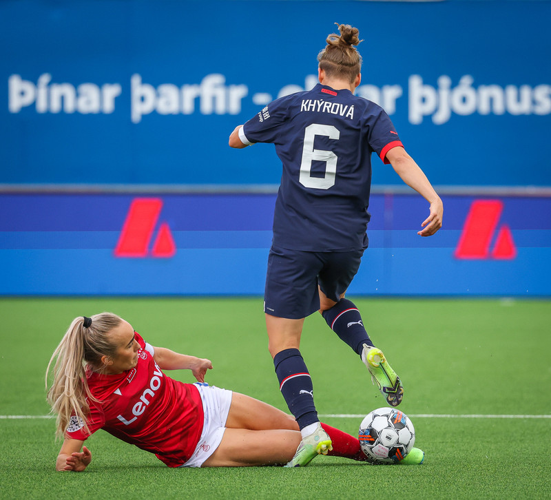 Myndaveisla: Naumt tap hjá Val gegn Slavia Prag
