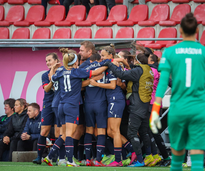 Myndaveisla: Naumt tap hjá Val gegn Slavia Prag