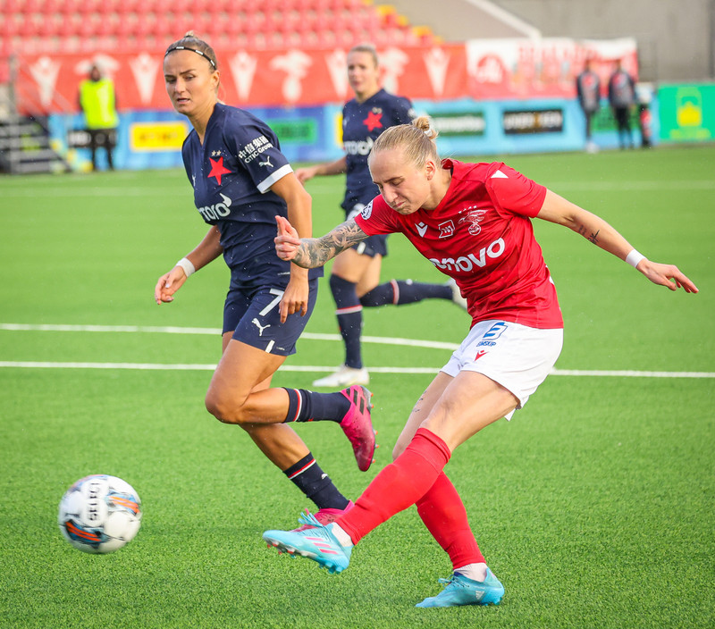 Myndaveisla: Naumt tap hjá Val gegn Slavia Prag