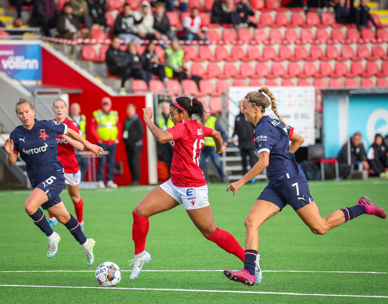 Myndaveisla: Naumt tap hjá Val gegn Slavia Prag