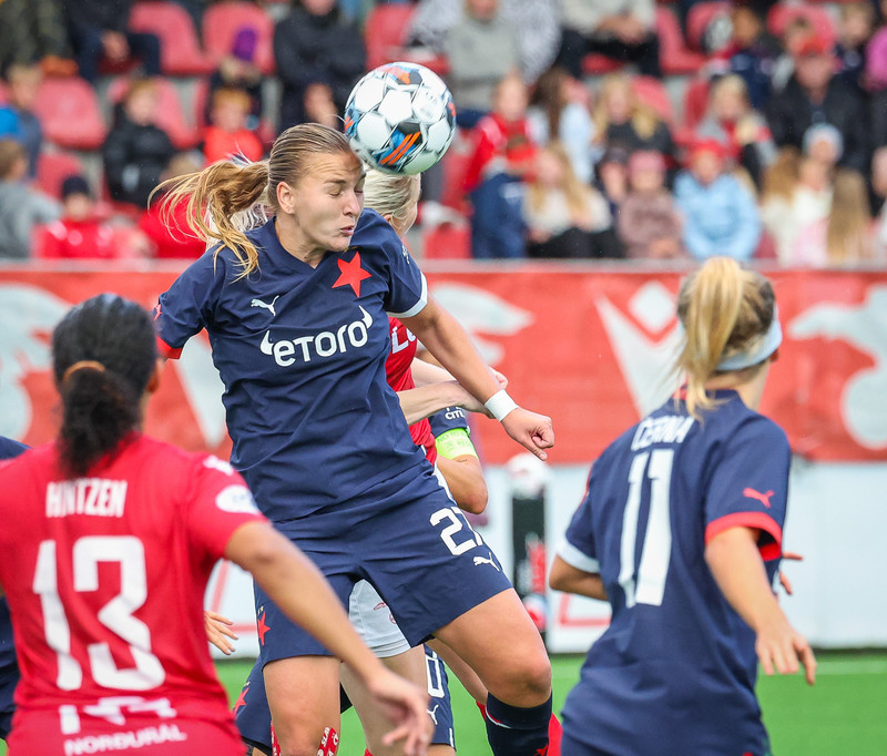 Myndaveisla: Naumt tap hjá Val gegn Slavia Prag