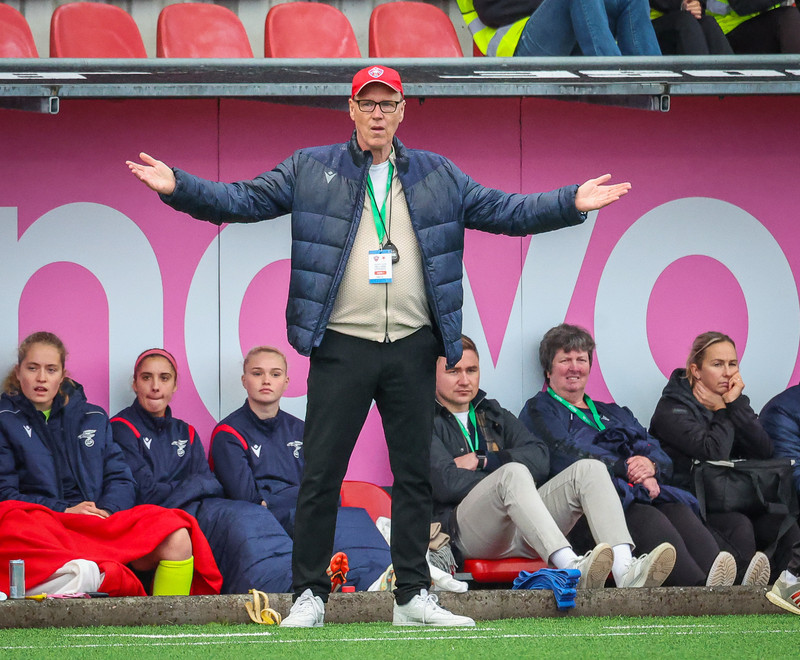 Pétur Pétursson, þjálfari Vals í kvöld.
