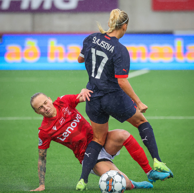 Myndaveisla: Naumt tap hjá Val gegn Slavia Prag