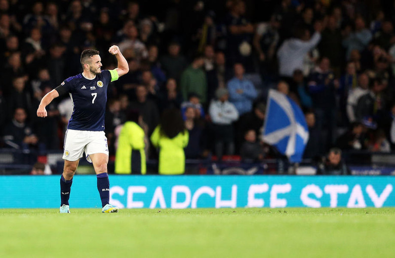 Allir elska John McGinn.