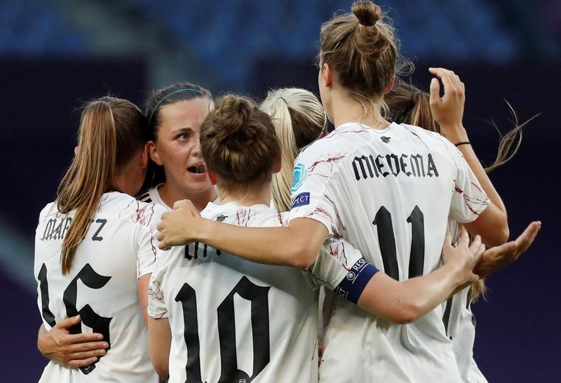 England: Bættu áhorfendametið í stórsigri Arsenal gegn Tottenham
