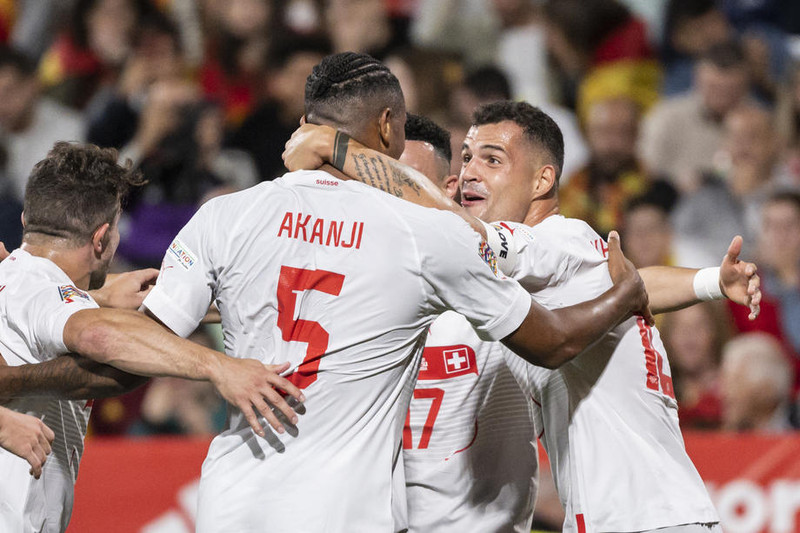 Manuel Akanji átti mark og stoðsendingu í sigrinum á Spáni.