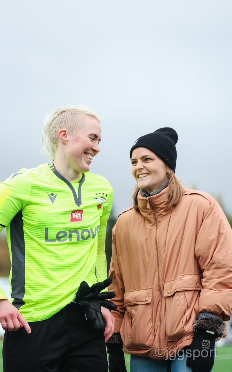 Myndaveisla 2: Valur Íslandsmeistari með sigri í Mosfellsbæ