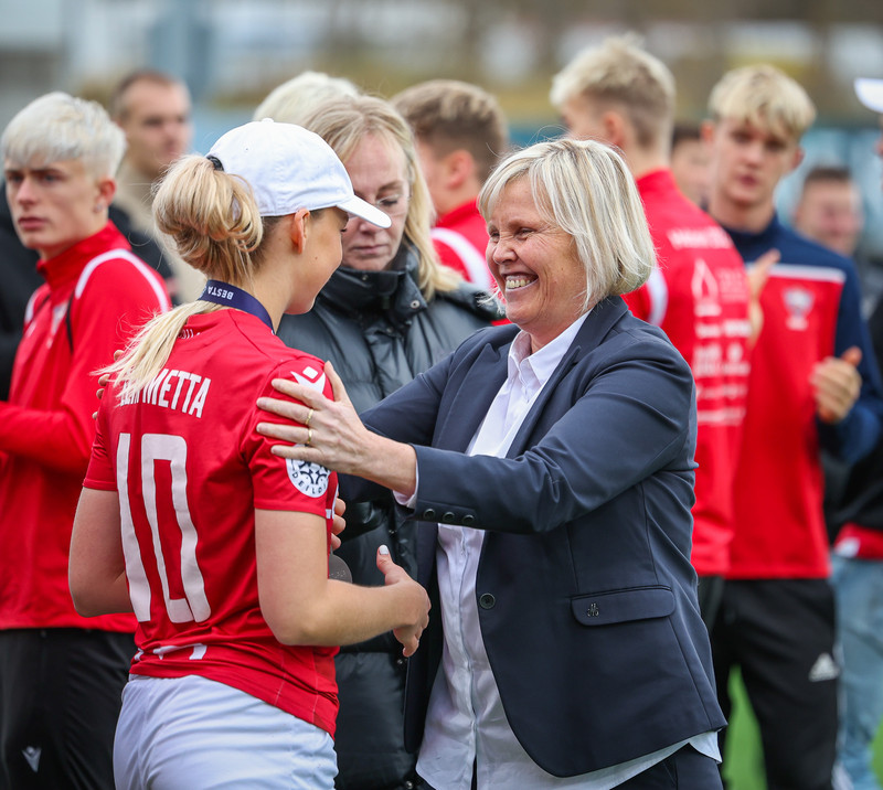 Myndaveisla: Valur fékk Íslandsmeistaraskjöldinn eftir jafntefli gegn Selfossi