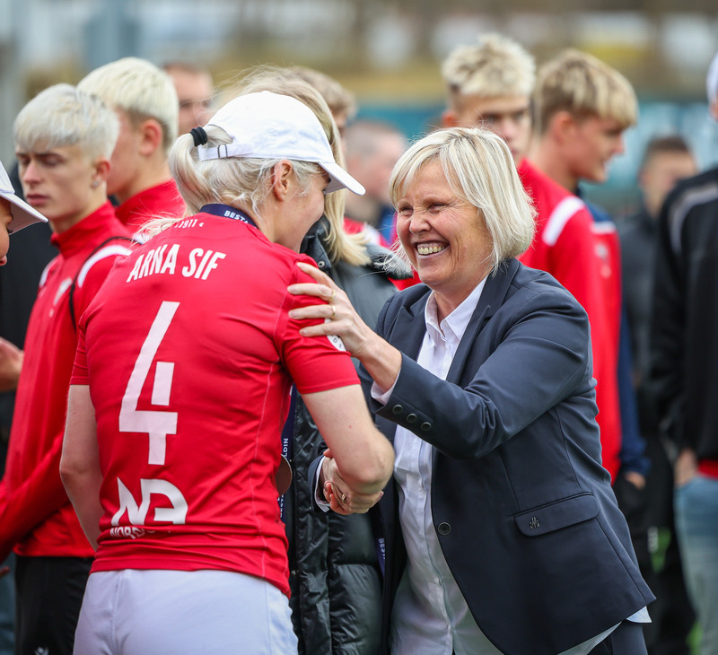 Myndaveisla: Valur fékk Íslandsmeistaraskjöldinn eftir jafntefli gegn Selfossi