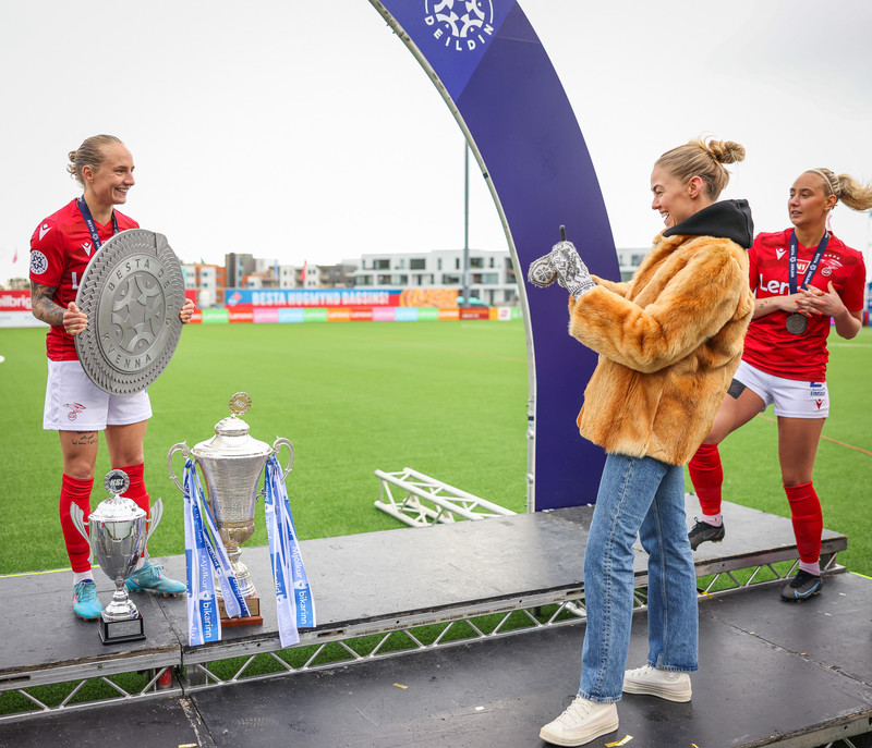 Myndaveisla: Valur fékk Íslandsmeistaraskjöldinn eftir jafntefli gegn Selfossi