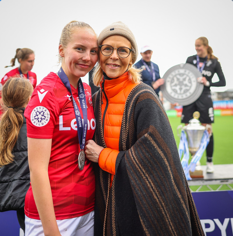 Myndaveisla: Valur fékk Íslandsmeistaraskjöldinn eftir jafntefli gegn Selfossi
